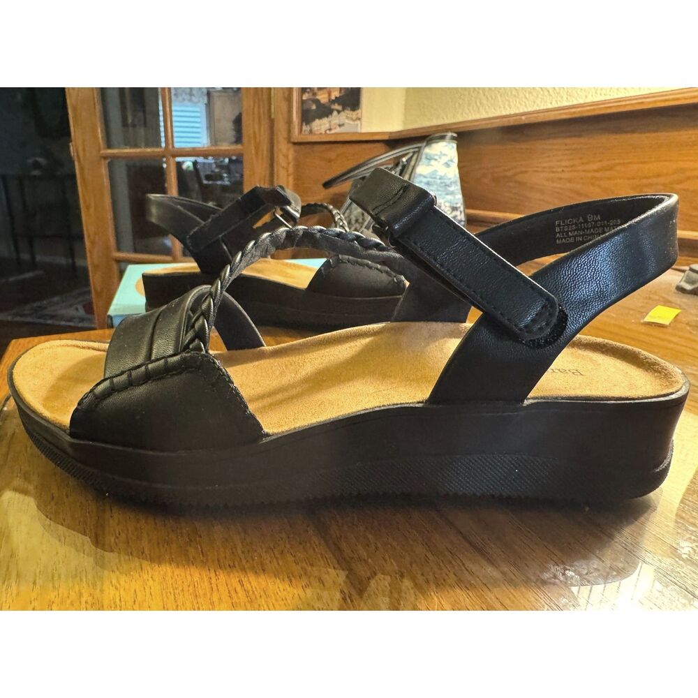 NEW in BOX Bear Traps FLICKA Sandal in Black Sz 9 Comfort Walking
